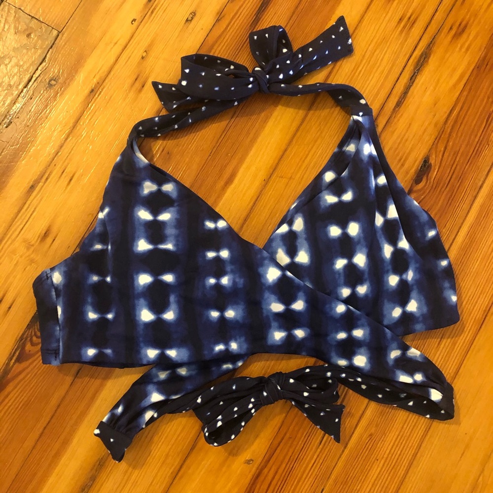 Athleta Bra Cup Wrap Halter Bikini Top. 36 B/C